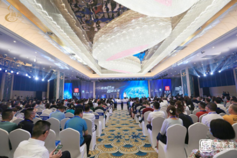 双蚁药业特色品种亮相鼎新荟，受到行业大咖和众多连锁客户瞩目